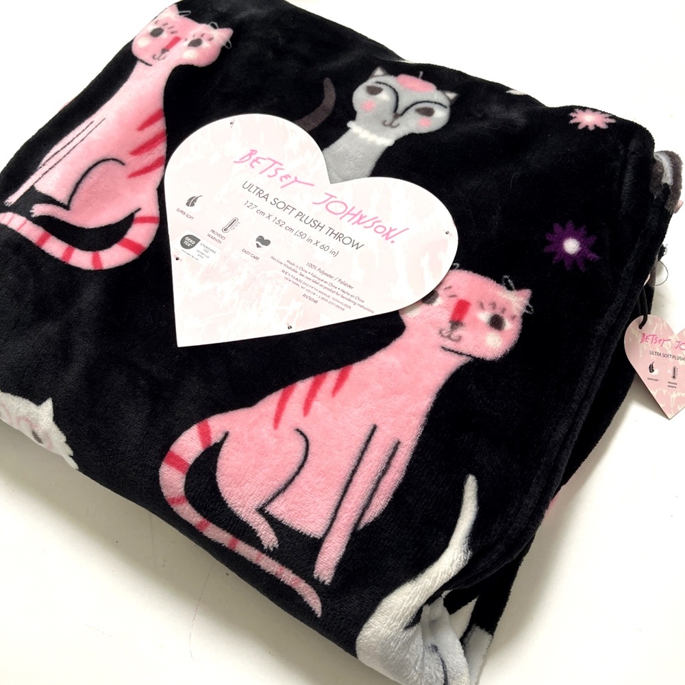NWT Betsey Johnson Plush Throw Blanket Pink Black Cats 50x60 Ultra Soft Cozy - Picture 2 of 6